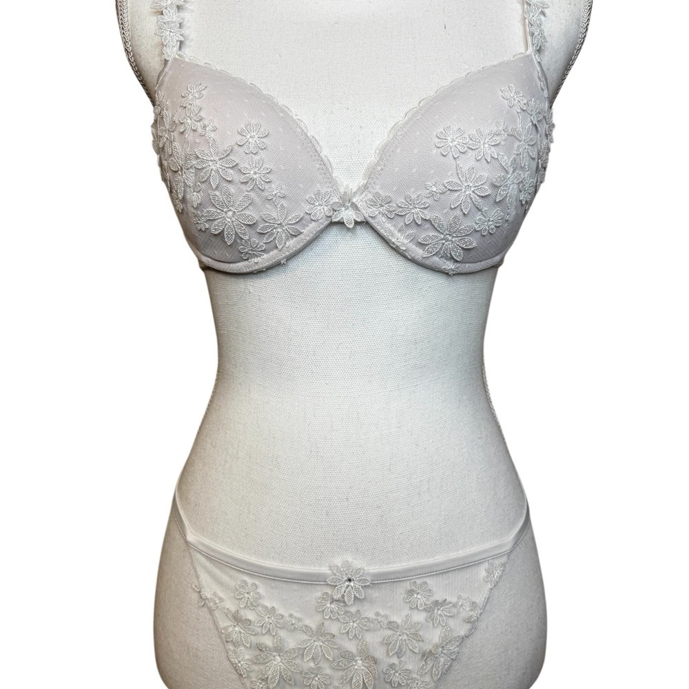 Intimissimi Elegant White Floral Lace Bra and Thong Panty Set. Size 38B and Med